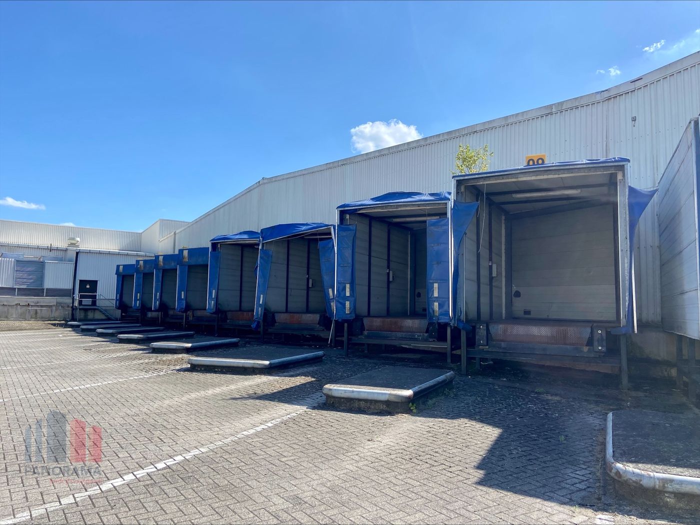 Uniek logistiek bedrijfscomplex van 30.888 m² hal op 47.797 m² terrein met +/- 5.500 m² verharde buitenopslag - foto 4