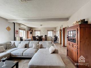 PLUSPUNTEN+ bewoonbare oppervlakte: 115 m²+ 2 slaapkamers+ privé ingang+ terras+ 2 parkeerplaatsen+ centrale, rustige liggingALGEMEEN:Dit aangename...