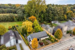 Cette charmante et spacieuse villa est située dans un endroit exceptionnel, à proximité de la magnifique forêt de Liedekerke, sur un terrain de...