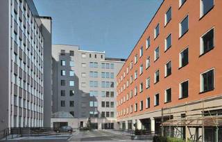 Dit recente complex (2010) bevat 3 onafhankelijke gebouwen rond een groene patio en is gelegen in de Louizawijk, vlakbij restaurants, banken...