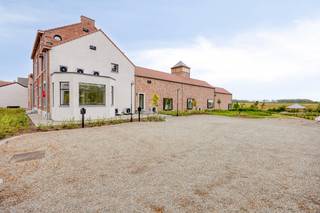 Dit knap twee slaapkamer appartement combineert nieuwbouw met authentieke charmes. De afwerking laat u volledig zelf bepalen, aangezien...