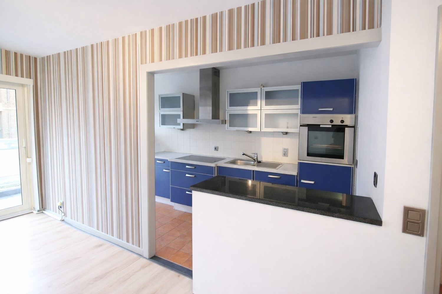 Gerenoveerd 1-slaapkamerappartement met terras in Leuven centrum ! - foto 5