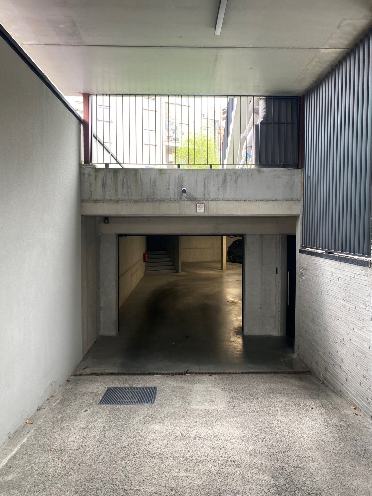 Centraal gelegen ondergrondse autostaanplaats - foto 4