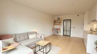 Dit appartement is gelegen op de eerste verdieping van een recent kleinschalig appartementsgebouw.Het appartement werd afgewerkt met moderne...