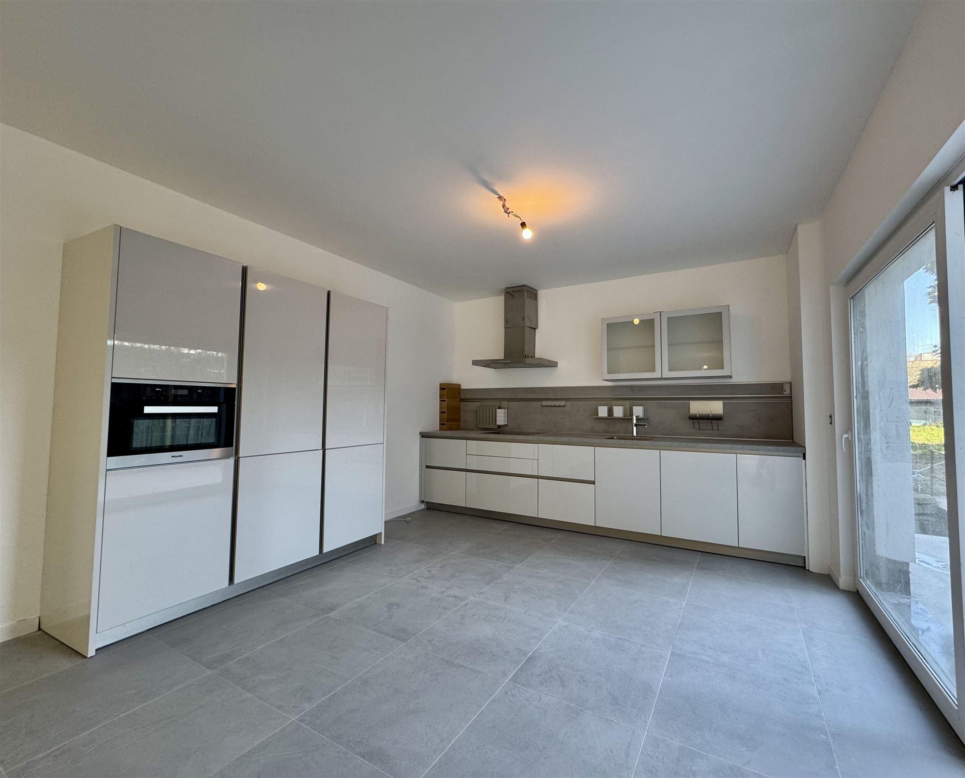 Gerenoveerde woning in het centrum van Maaseik! - foto 5