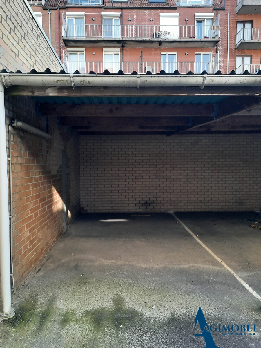 Overdekte staanplaats gelijkvloers links tegen muur, gelegen op  de Koningslaan. - foto 3