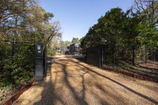 Exclusief wonen in het groen: moderne, energiezuinige bosvilla op 1.500 m2.Absolute privacy, hoogwaardige afwerking en energetisch 100%...