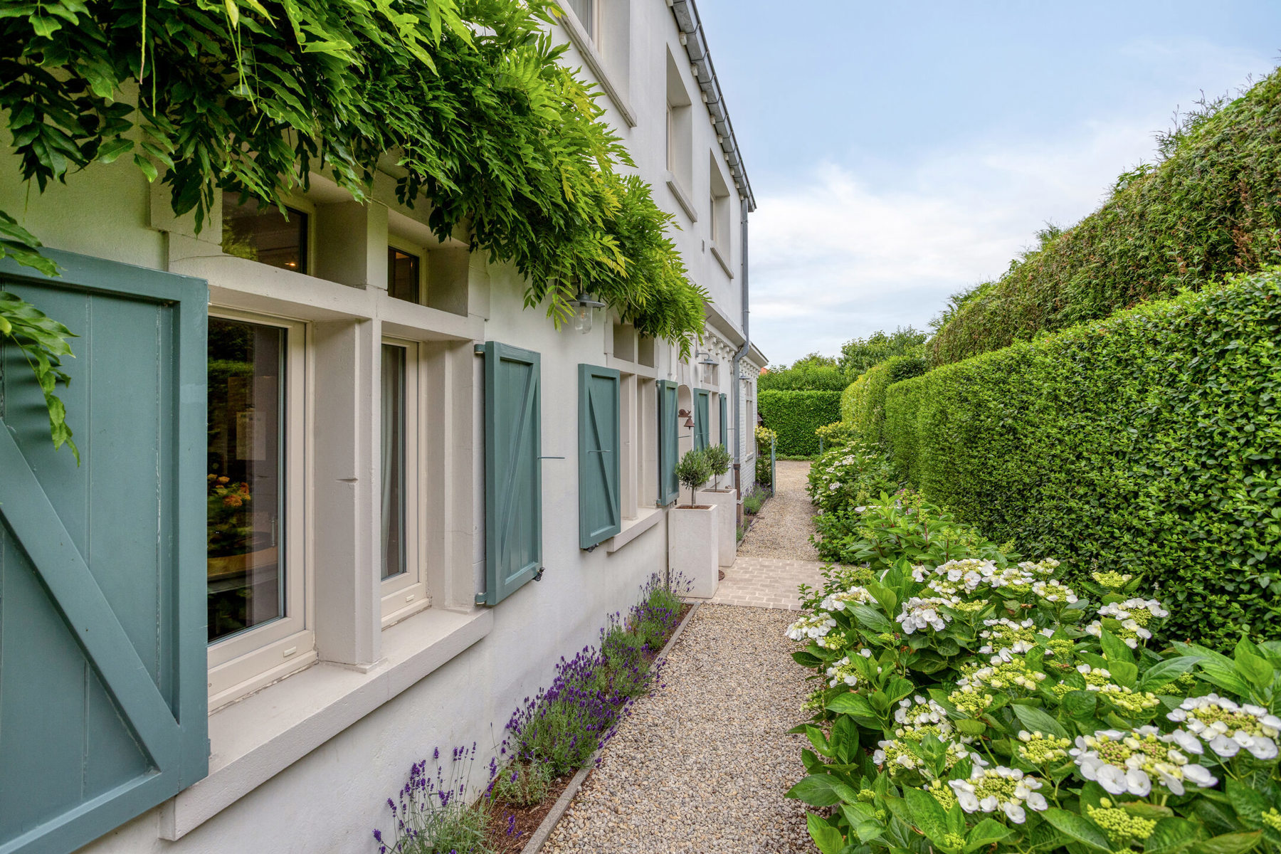 charmante halfopen woning met 3 slaapkamers - foto 2
