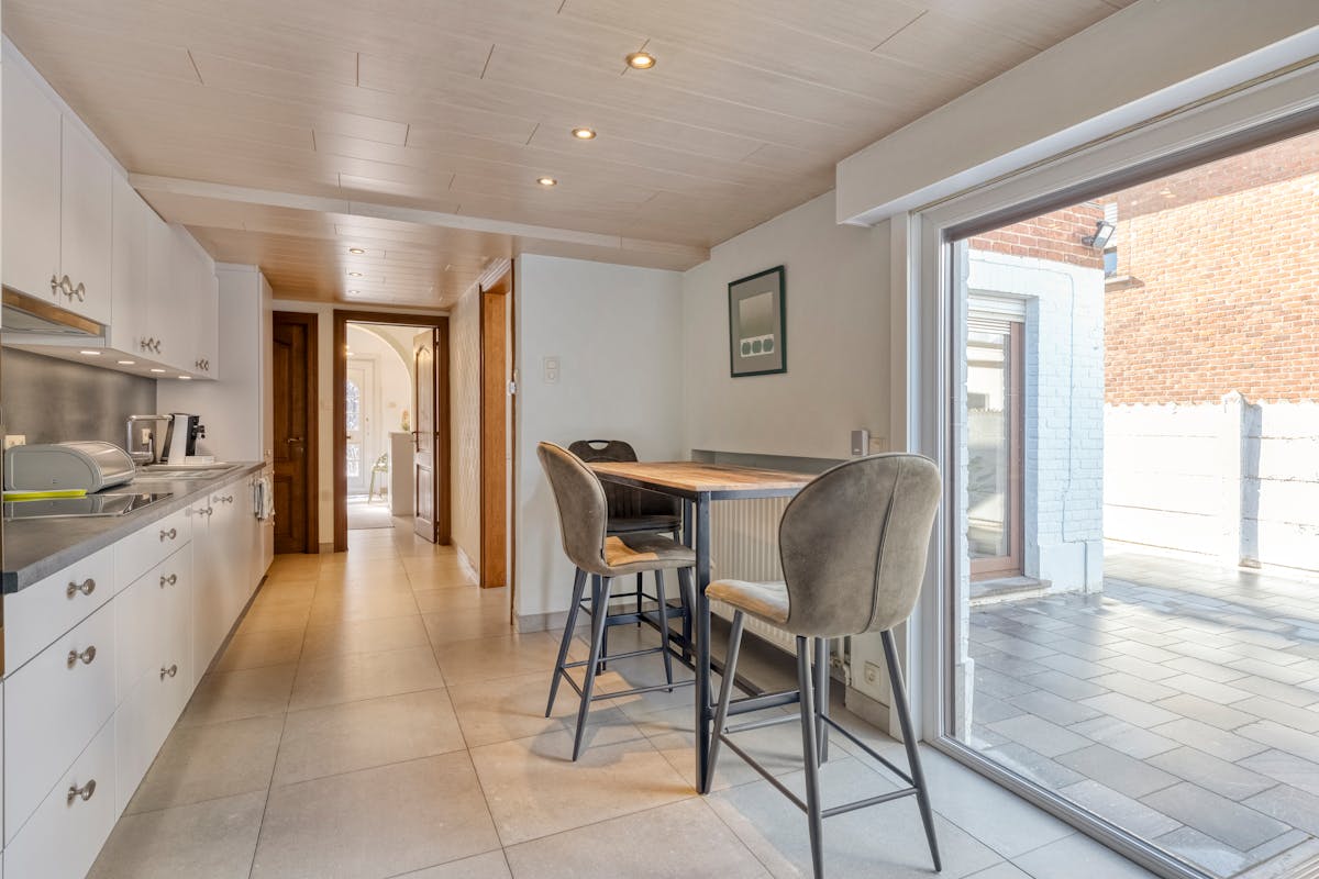 Semi-detached house with 4 rooms for sale in a prime location in Waregem - photo 4