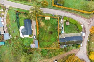 Unieke bouwgrond van 7are53ca met straatbreedte van maar liefst 23,5m voor open bebouwing te Lummen. Belangrijkste troeven:- Uitzonderlijke ligging-...