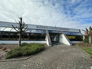 <p>Kantoor te huur in Business Center Hoevenen<br /><br />- Kantoor 35m² <br />- Huur € 475 excl. BTW / maand<br />- Vaste kosten € 180 excl. BTW / maand (water, elektriciteit, verwarming, internet, airco, onderhoud gemeenschappelijke delen inbegrepen). <br />- Inclusief 2 parkeerplaatsen<br />- Gebruik van vergaderzaal en gemeenschappelijke keuken zijn eveneens inbegrepen!<br />- Onmiddellijk beschikbaar.<br />- Uiterst gunstige ligging met goede verbindingen naar de haven van Antwerpen en Nederland.<br /><br />Meer info? 03/568.03.03 – info@vastgoed03.be</p>
<p></p>