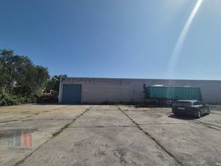 Fantastisch gelegen magazijnruimte met een oppervlakte van 1.080 m² en ruime parkeergelegenheid te huur in Staden. Het geïsoleerd magazijn met...