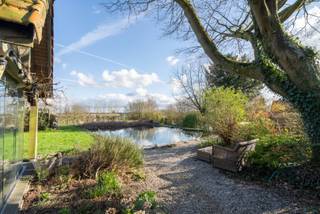 À 20 km de Bruxelles, vous trouverez cette propriété unique sur un terrain de 6.730 m², offrant des vues dégagées et magnifiques sur la...