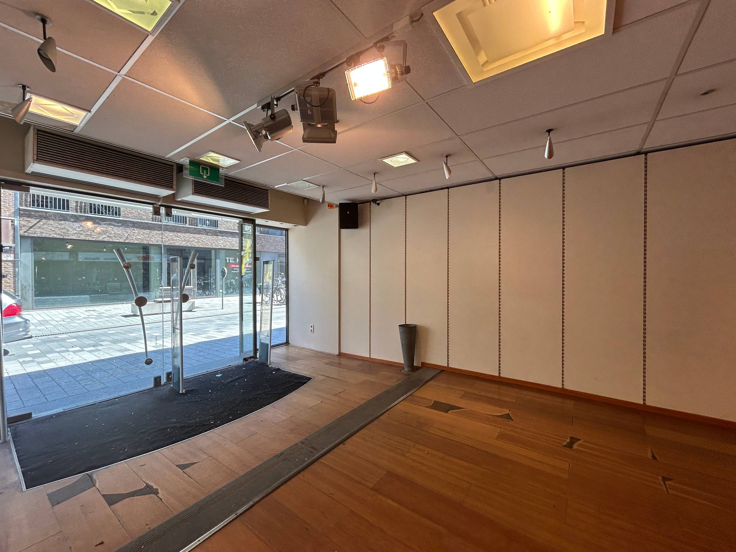 Commercial à louer à Lommel - photo 3