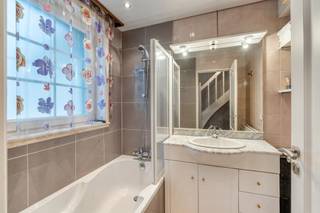 Gerenoveerde woning met o.a. 3 slpks, een tot wasplaats/berging omgebouwde garage én onderhoudsvriendelijke tuin. Dit in een zeer rustige,...