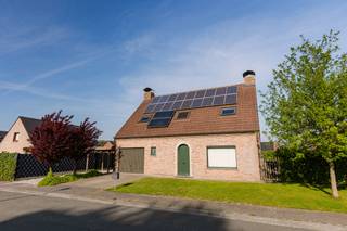 Ruime en lichtrijke woning met zonnige tuin op rustige ligging nabij het centrum van AssenedeOp zoek naar een instapklare gezinswoning met ruimte,...