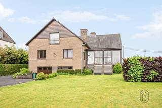 Op een rustige en groene ligging in Oudenaarde bevindt zich deze vrijstaande woning met open zicht op de omliggende natuur. De woning...
