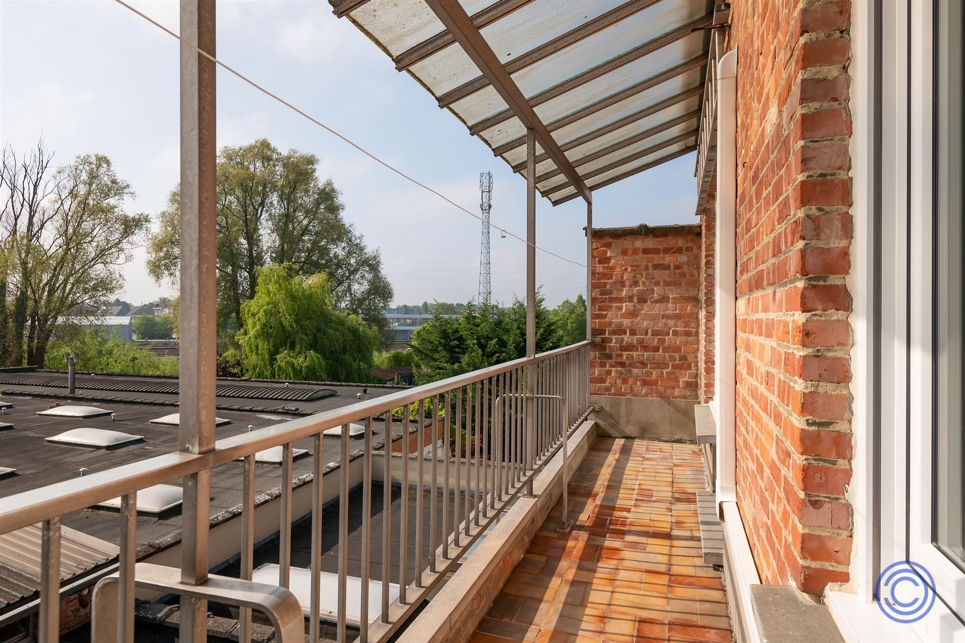 Volledig gerenoveerd 2-slp appartement met zonnig terras! - foto 4