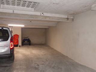 Dubbele autostandplaats te koop in DiksmuideIn het centrum van Diksmuide, op slechts 100 m van de Grote Markt, bieden wij u deze ondergrondse...