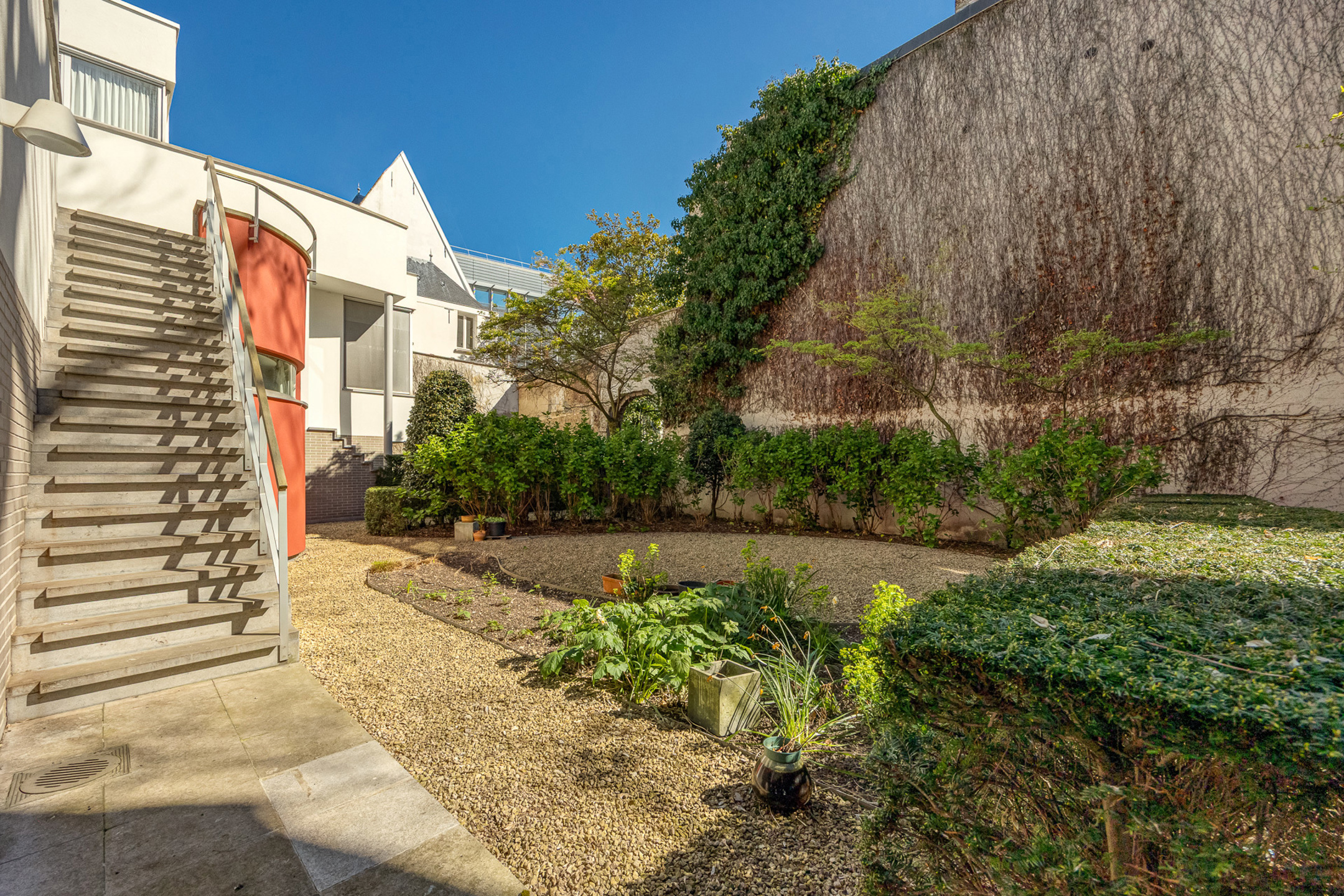 ANTWERPEN CENTRUM - Ruim appartement met kantoor en tuin - foto 1