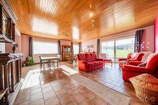 We Invest Ciney Haute-Meuse a le plaisir de vous présenter une opportunité à ne pas manquer dans le centre du très prisé village d'Anhée. Pleine...