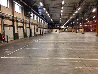 Fantastically located logistics warehouse of +/- 6,458 m² for rent at 2 km from the E42 and 2.5 km from the E42 at Pommeroeul. The insulated warehouse is equipped with loading docks, automatic sectional gates and a poly concrete floor. Furthermore, the warehouse has fluorescent lighting and a high-voltage cabin. Presence of social areas and a canteen. Available immediately! Ample parking and maneuvering space on the paved site. Also possibility to rent larger surfaces . Contact PANORAMA for additional (technical) information, plans or a no-obligation site visit 02 540 20 20.