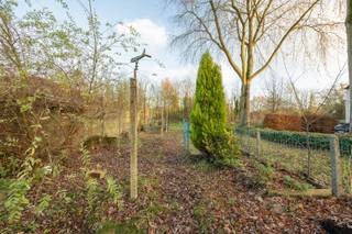 Maison jumelée à rénover avec jardin Dans un endroit calme à Brasschaat, vous trouverez cette maison jumelée avec jardin, idéale pour ceux qui...