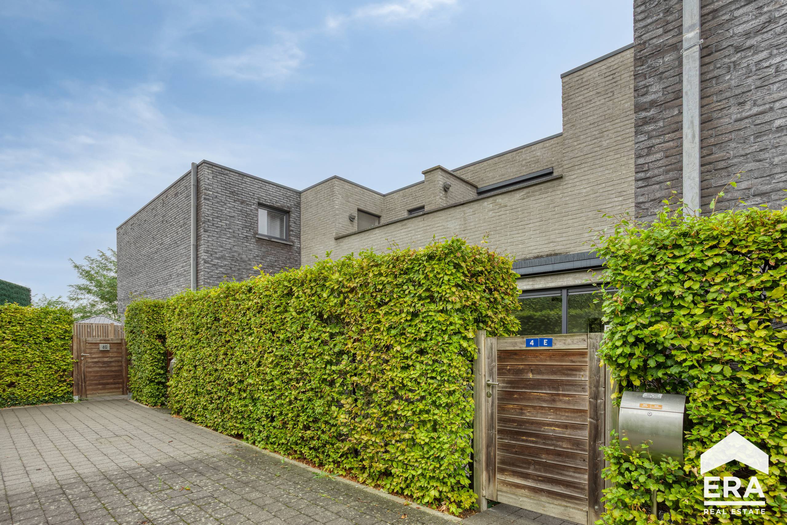 Instapklare 3 slaapkamerwoning met dubbele garage te Tielt. - foto 1