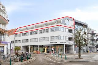 Dit appartement, gebouwd in 1994, ligt op een toplocatie in het hart van Waregem, met winkels, horeca en openbaar vervoer op wandelafstand. Dankzij...