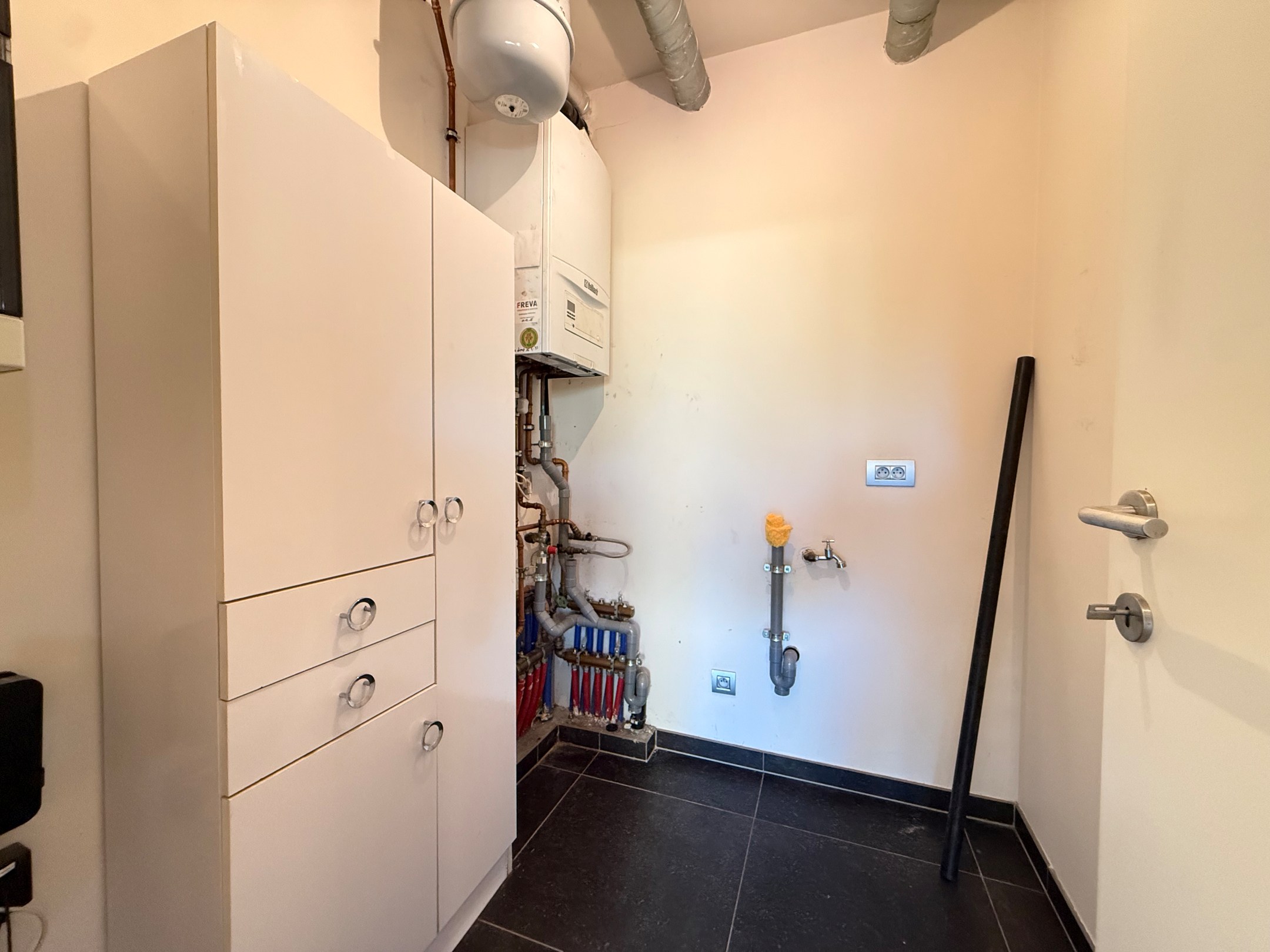 Gelijkvloers appartement met zuid-gerichte tuin in Tielt! - foto 5