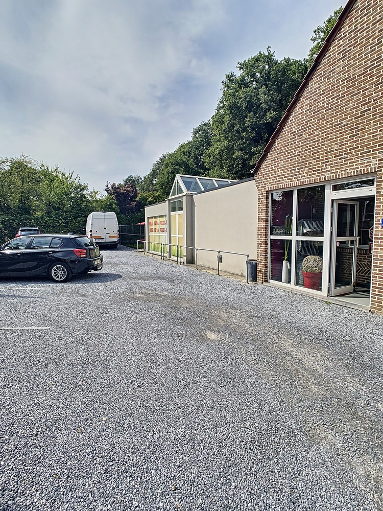 Ruime handelsruimte met woonst op zichtbare ligging in Koersel - foto 2