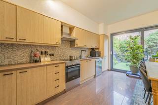 This ready-to-move-in house is an excellent opportunity for those who want to buy a home in the Boom region. Located in a child-friendly...