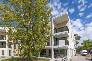 LiggingDeze casco handelsruimte is gelegen in het Nieuwbouwproject 'Green Square' in het centrum van Sleidinge, deelgemeente van Evergem en effectief...