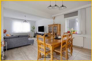 Immo Van Middelem verkoopt deze INSTAPKLARE, alleenstaande gezinswoning op een perceel van +/- 5a60ca met 3 kamers, terras, tuin en garage...