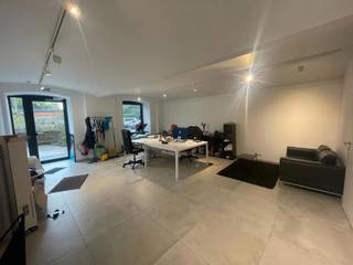 *** A LOUER *** Bureau ou surface commerciale idéalement situé à proximité du centre-ville, au sein d’un immeuble entièrement rénové au...