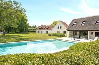 Willow Country House: unique property in charming Oostkerke, set on 1.5 hectares featuring a picturesque driveway, a luxuriously finished home,...