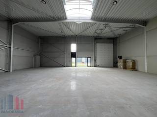 Fantastisch gelegen nieuwbouw KMO-unit, met zeer vlotte bereikbaarheid naar de E40. De opslagruimte heeft een oppervlakte van 342 m² en is uitgerust met één sectionale poort, lichtstraten met rookluik en sanitaire voorziening. De loods heeft daarnaast een vrije hoogte van 6 meter. Tevens zijn er 4 parkeerplaatsen voorzien en ruime manoeuvreerruimte.<br /><br />Deze casco unit bevindt zich op een strategische locatie, op slechts 2,5 km naar de E40 op- en afrit 19 Aalst. Deze locatie biedt vlotte verbindingen naar Gent, Brussel en omliggende regio’s.<br /><br />Heeft u interesse of wenst u graag meer details over dit aanbod? Neem contact op met Gill PANORAMA B2B voor meer info, plannen of een vrijblijvend plaatsbezoek via 09 219 90 30.
