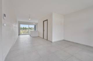 Ontdek Residentie Graanhaven, een uniek nieuwbouwproject in het hartje van Aalst. Deze energiezuinige luxe appartementen combineren modern comfort met een uitstekende ligging, ideaal voor wie op zoek is naar een stijlvolle woonomgeving.<br /><br />Luxe en comfort!<br />De appartementen in Residentie Graanhaven zijn ontworpen met oog voor detail en bieden een hoogwaardig afwerkingsniveau. Elk appartement beschikt over ruime leefruimtes, grote ramen voor veel natuurlijk licht en riante terrassen waar u kunt genieten van een prachtig uitzicht. Kies voor een appartement met zicht op het water of op de groene, aangelegde binnentuin – rust en ontspanning gegarandeerd.<br /><br />Duurzaam en energiezuinig!<br />Residentie Graanhaven is gebouwd met de nieuwste energiezuinige technieken, zodat u niet alleen comfortabel woont, maar ook duurzaam en toekomstgericht.<br /><br />Ondergrondse parking en fietsenstalling!<br />Het project beschikt over een ruime ondergrondse parking met voldoende plaats voor auto’s en fietsen. U geniet zo van maximale mobiliteit en veiligheid.<br /><br />Waarom kiezen voor Residentie Graanhaven?<br /><br />- Centrale ligging in hartje Aalst<br />- Energiezuinige luxe appartementen<br />- Ruime terrassen met zicht op water of groen<br />- Ondergrondse parking en fietsenstalling<br /><br />Wonen in Residentie Graanhaven betekent wonen in stijl, comfort en rust. Neem vandaag nog contact op voor meer informatie of een bezoek aan dit unieke project.<br />Contacteer Ruben op 0479/ 03 90 17 of mail naar ruben@cornelis-partners.be