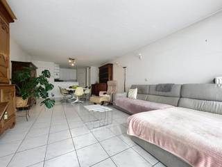 Energiezuinig appartement in de nabijheid van diverse faciliteiten, bestaande uit een inkomhal met afzonderlijk toilet, een ruime leefruimte met...