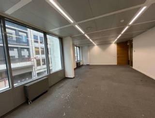 Uniek project, kantoren in de Europese wijk in Brussel. +/- 4000 m² aan ruimtes in een eigentijdse stijl. Zeer goede energieprestaties dankzij...