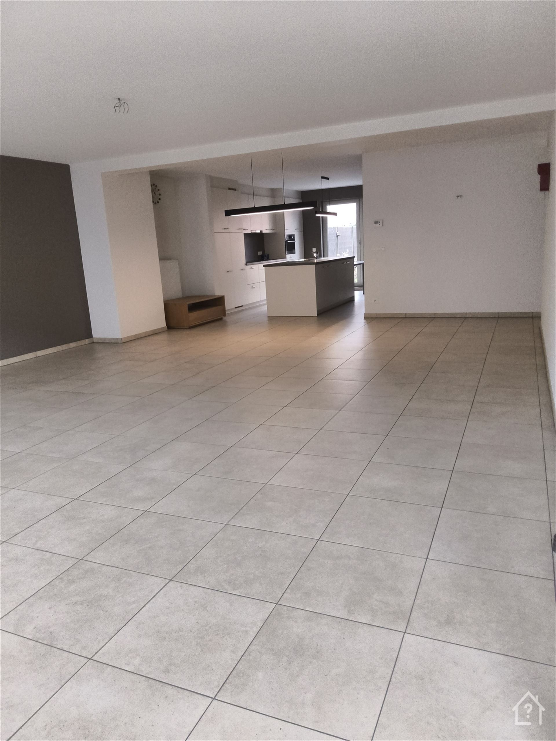 2 slaapkamer appartement met privatieve tuin en 2 parkings - foto 4