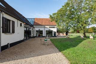 BOECHOUT/VREMDE: Uniek domein bestaande uit hoeve, schuur en stallenIn het hart van het landelijke Vremde ontvouwt zich achter een uitgestrekt...