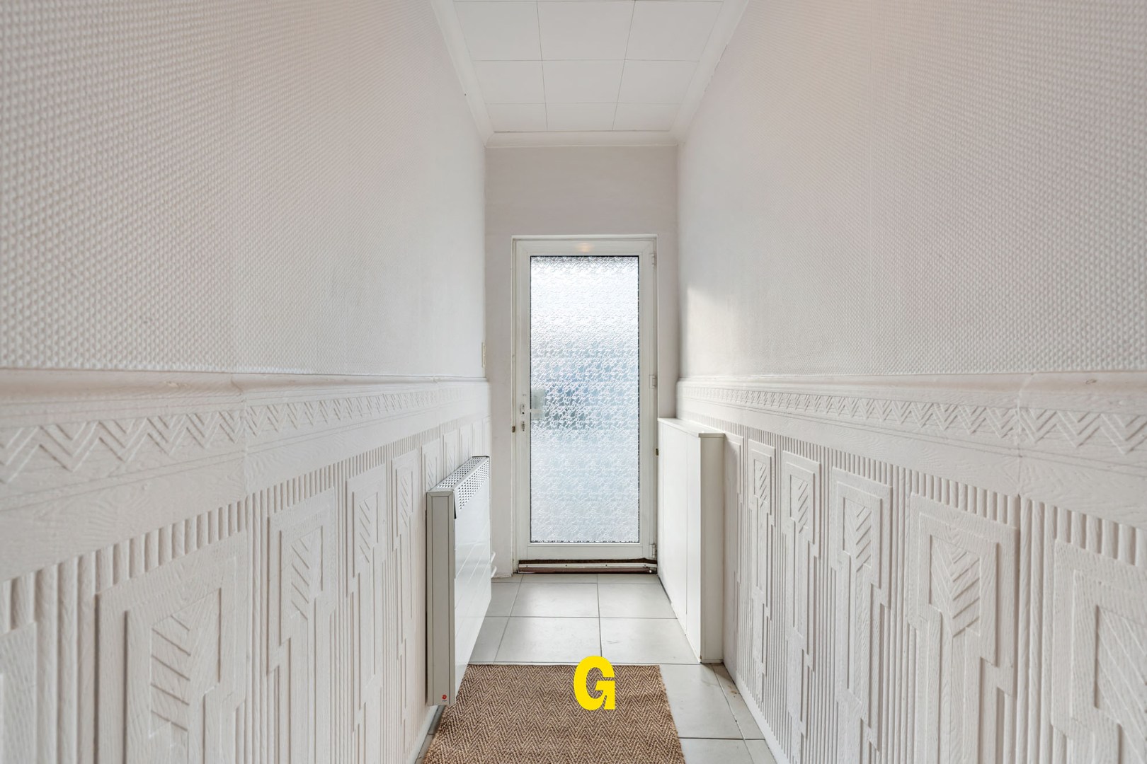 Leuke rijwoning met karakter, 3 slaapkamers, uitbreidingsmogelijkheden op zolder en gezellig tuintje met carport bereikbaar langs achter. - foto 4