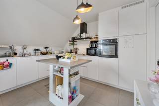 Dit super energiezuinige 2 slaapkamer appartement is gelegen in een kleine residentie.Het appartement heeft een terras (6 m²) en is werkelijk...