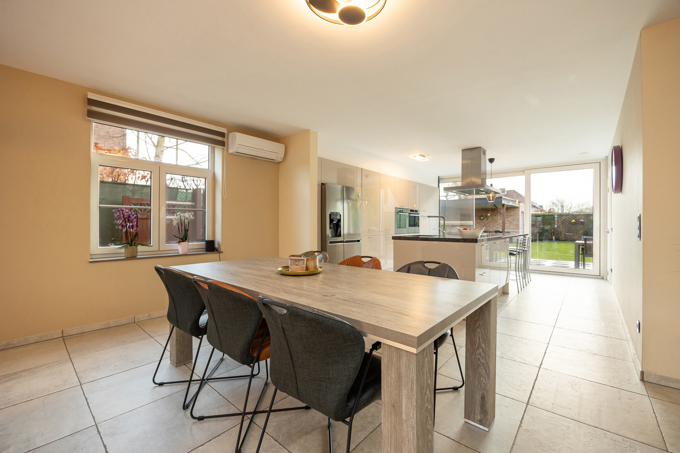 Hedendaagse woning met 3 grote slpk. op 381m² te Lommel - foto 2