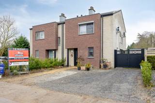 Nabij het centrum van Leopoldsburg bevindt zich deze instapklare en energiezuinige gezinswoning met drie volwaardige slaapkamers en een...