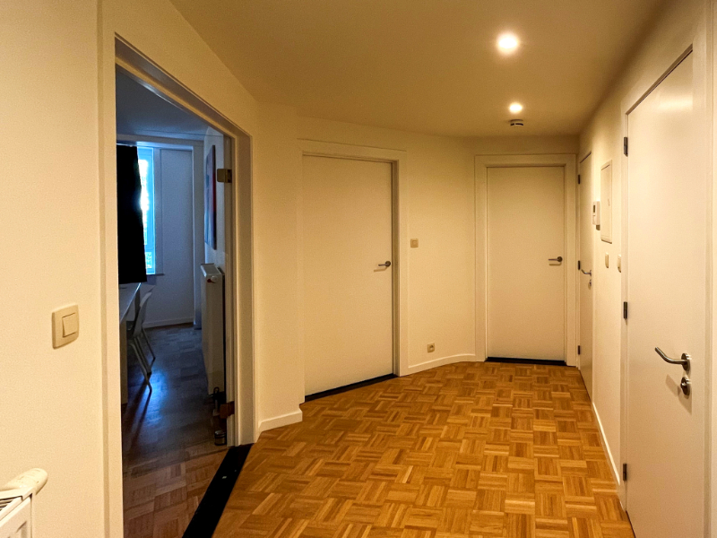 APPARTEMENT MET TWEE SLAAPKAMERS GELEGEN IN HARTJE GENT - foto 2