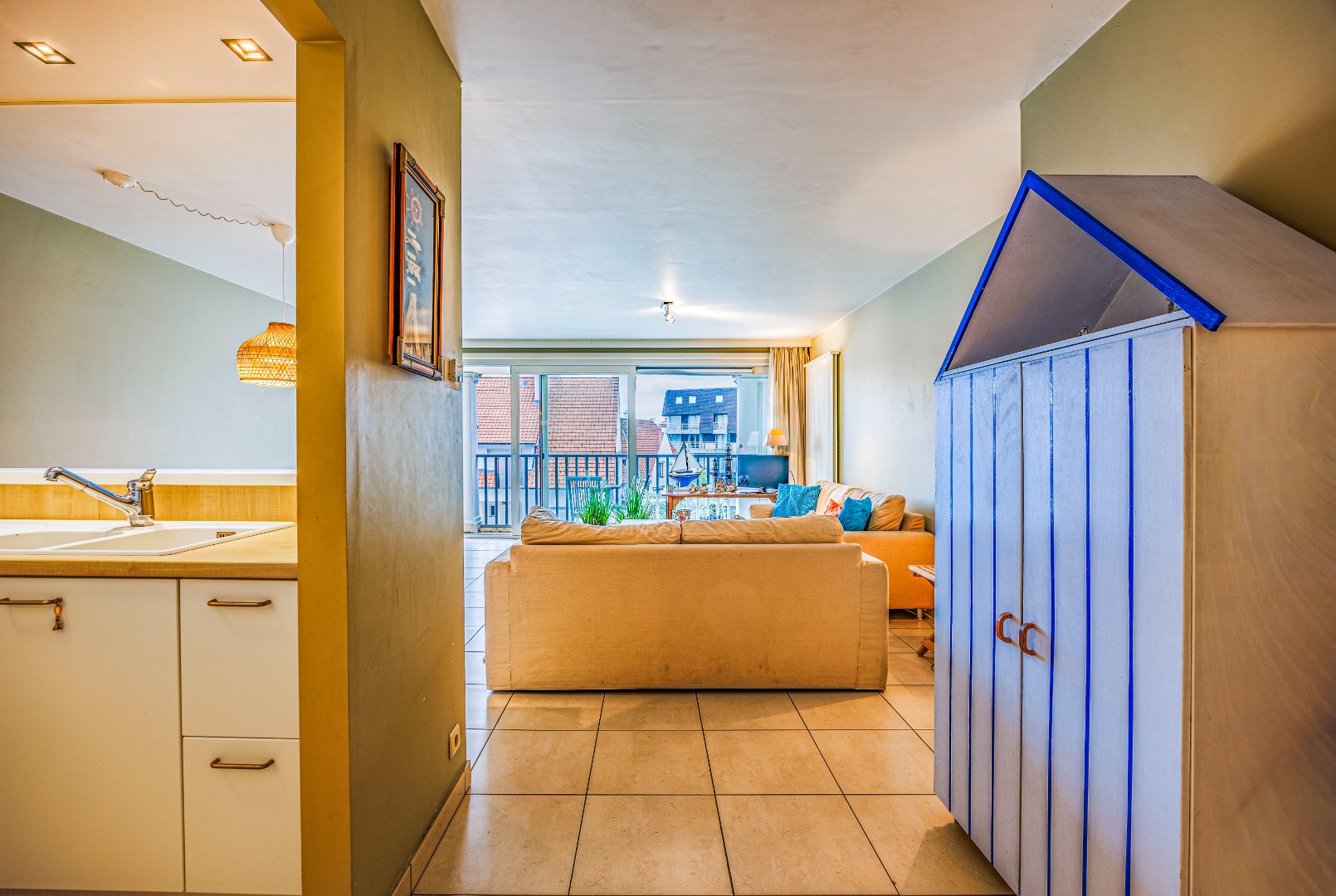 Un appartement lumineux avec vue latérale sur la mer et deux chambres à coucher de taille standard, situé au calme dans une rue adjacente à la digue de mer, à proximité du casino de Knokke-Heist. - photo 4