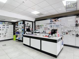 Commercieel pand te huur met topligging in het centrum van Tervuren. Het pand bestaat uit een handelsruimte van 57 m² met een grote vitrine die...