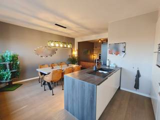 Ontdek dit charmante appartement op de eerste verdieping – ideaal gelegen en boordevol troeven!<br /><br />KIJKDAGEN : Zondag 1 februari en woensdag 4 februari<br />https://tekoopboechout.com/<br /><br />Dit instapklare appartement combineert comfort met een uitzonderlijke ligging. Op wandelafstand vind je maar liefst twee supermarkten, diverse scholen en gezellige bakkers. Alles wat je nodig hebt, ligt letterlijk om de hoek!<br /><br />Troeven die het verschil maken:<br /><br />🌿 Privétuin van 84 m² – een zeldzame luxe voor een appartement, perfect om te ontspannen, tuinieren of te genieten van zonnige dagen.<br />📦 Privé kelderruimte – extra opslagruimte altijd binnen handbereik.<br />🍽️ Volledig afgewerkte keuken – start meteen met koken in een moderne, praktische keuken.<br />🚪 Ingebouwde halkast – slimme opbergruimte en een nette inkom.<br />🅿️ Ruime parkeergelegenheid – altijd vlot parkeren, zonder stress.<br />📍Centrale locatie - 1km van Hove centrum en Boechout centrum<br /><br />Dit appartement biedt het beste van twee werelden: rustig wonen met alle faciliteiten vlakbij. Ideaal voor starters, jonge gezinnen of wie op zoek is naar een comfortabele, goed gelegen woonst.<br /><br />Klaar om dit pareltje te ontdekken?<br />Laat het niet aan je voorbijgaan!<br /><br />Contact : hovesesteenweg@hotmail.com<br />0456/91.24.94